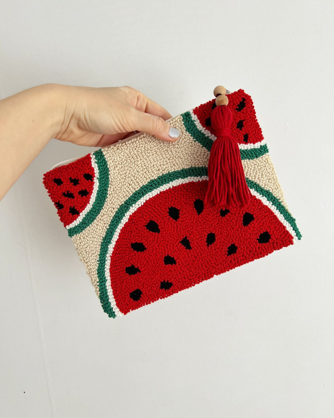 Necessaire artesanal com estampa de melancia em bordado russo
